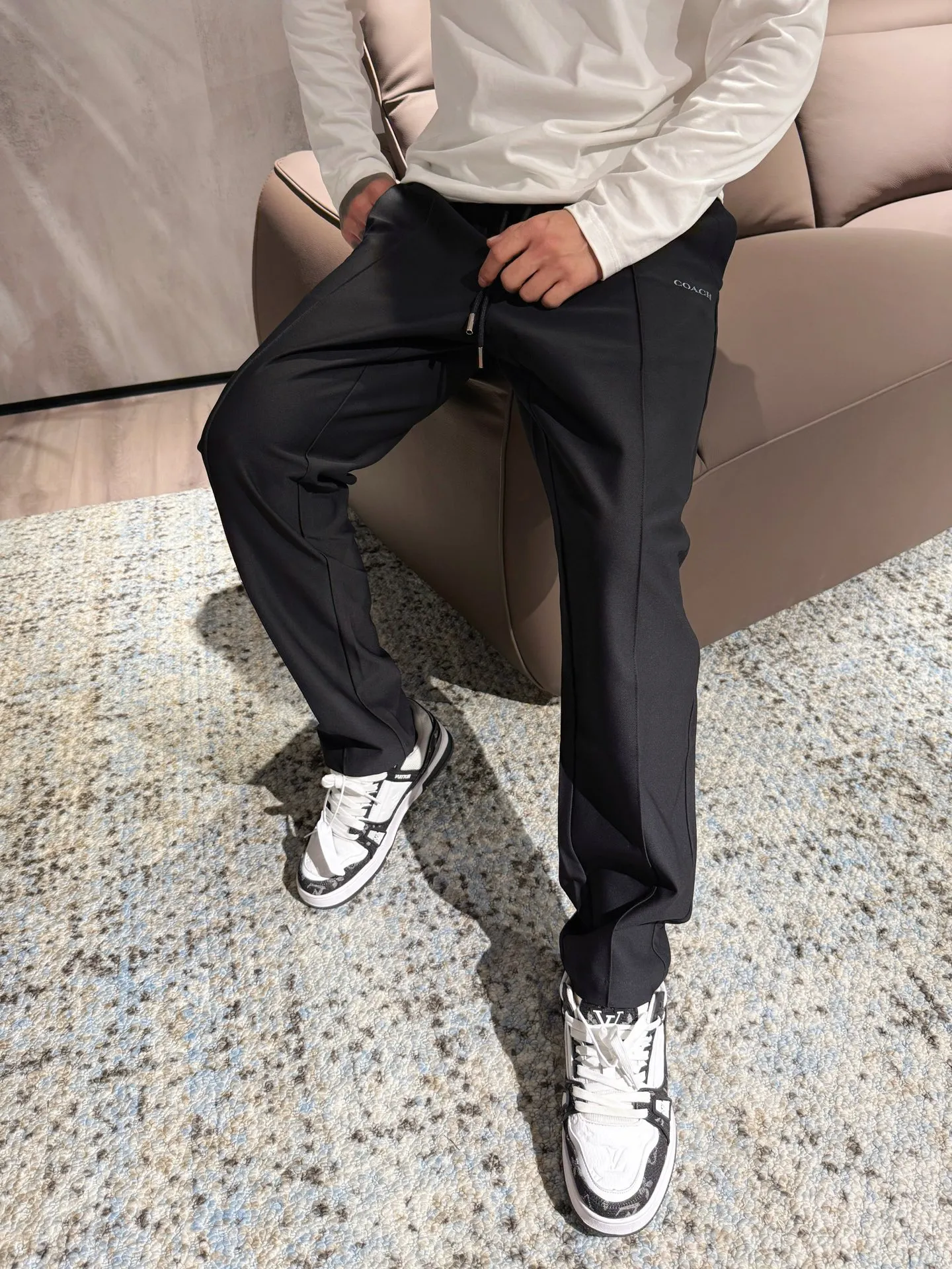 Coach, New Arrival casual pants, Original hard goods, simple and comfortable, unique design, creating a sense of simple lines, not picky, original custom fabric, excellent comfort, super style 👍🏻, 2⃣️ recommended colors, Sizes: M-3XL